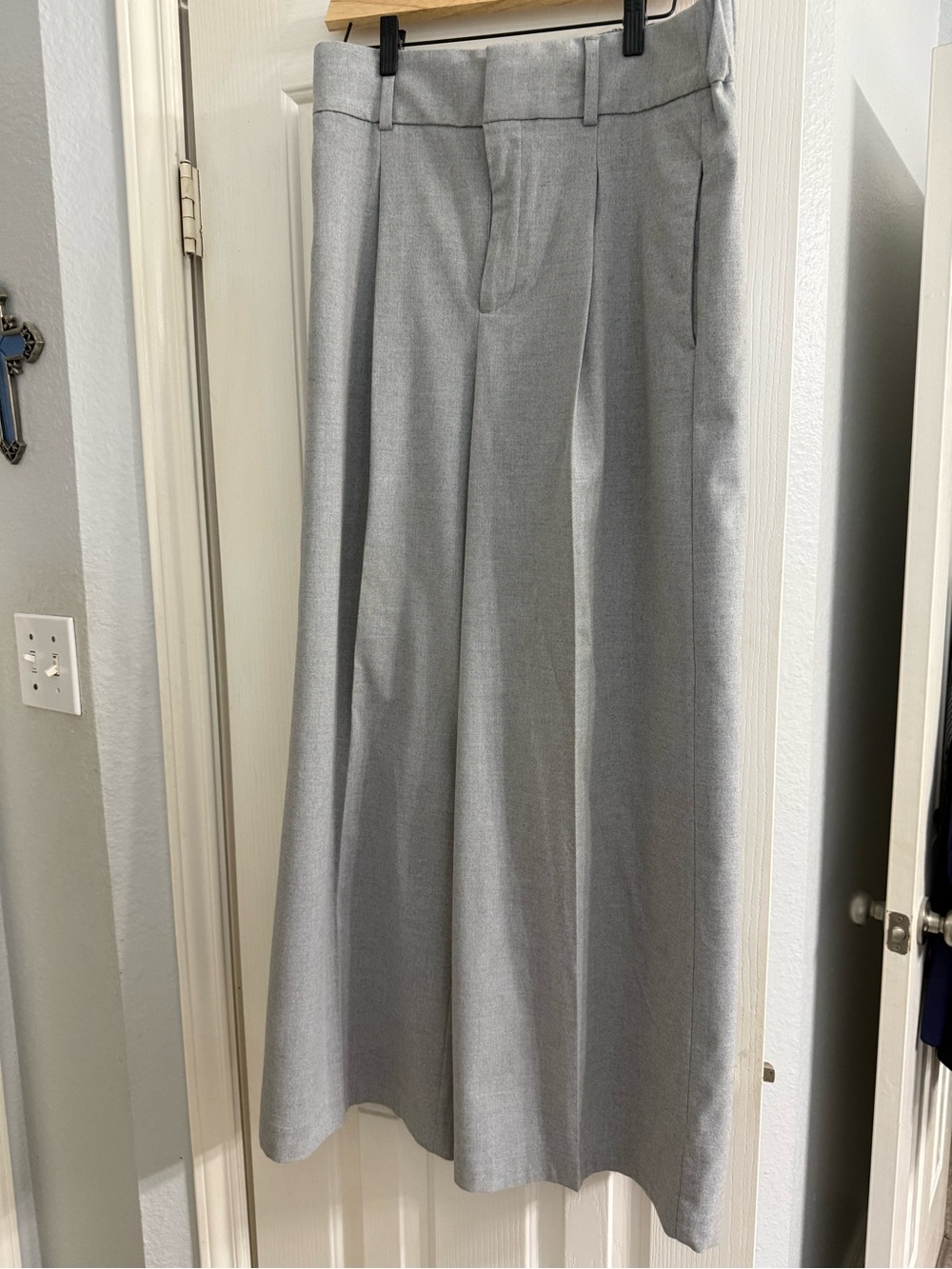 Women’s Banana Republic Light Gray Wide-Leg Trousers